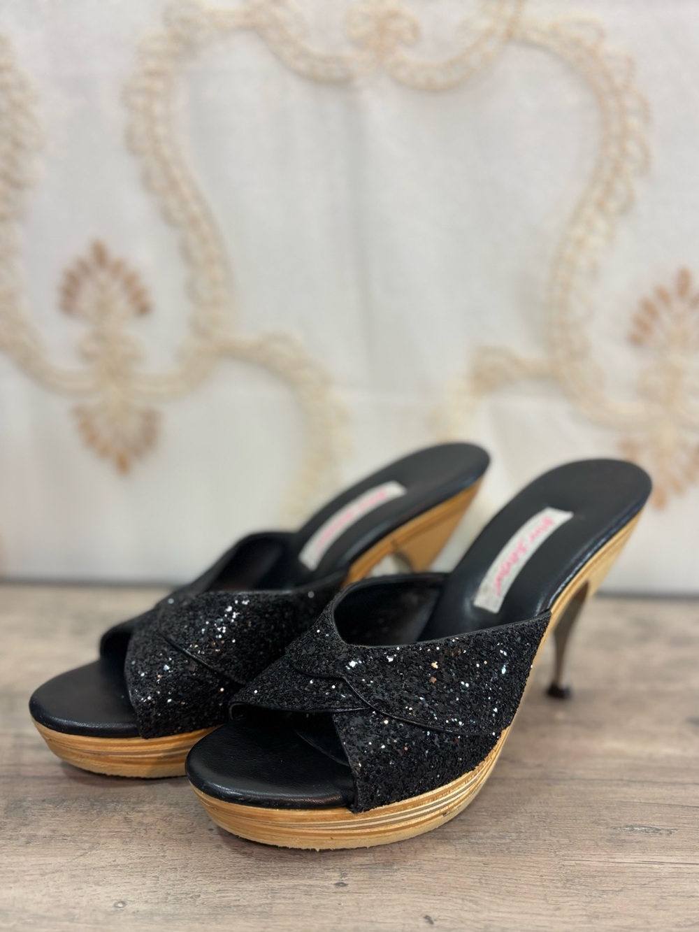 โจVintage Y2K Bohemian Black Glitter Wooden Betsy Johnson Heelsโจ